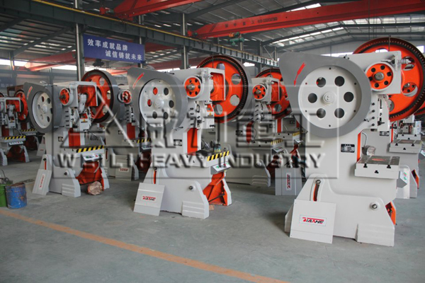 河北安平客戶(hù)采購(gòu)沖床生產(chǎn)不銹鋼篩網(wǎng)防護(hù)板