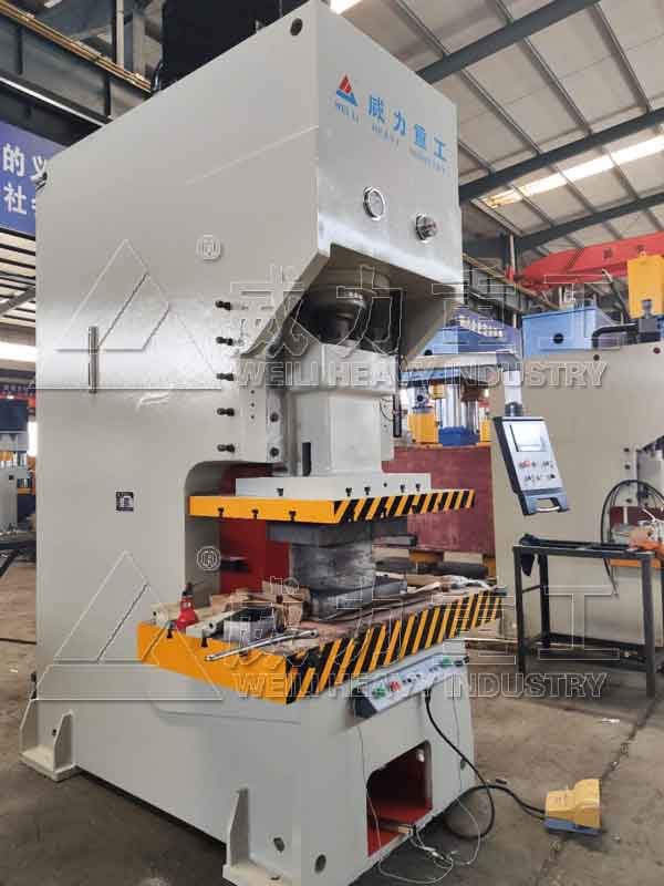 C形開(kāi)式315噸液壓沖床